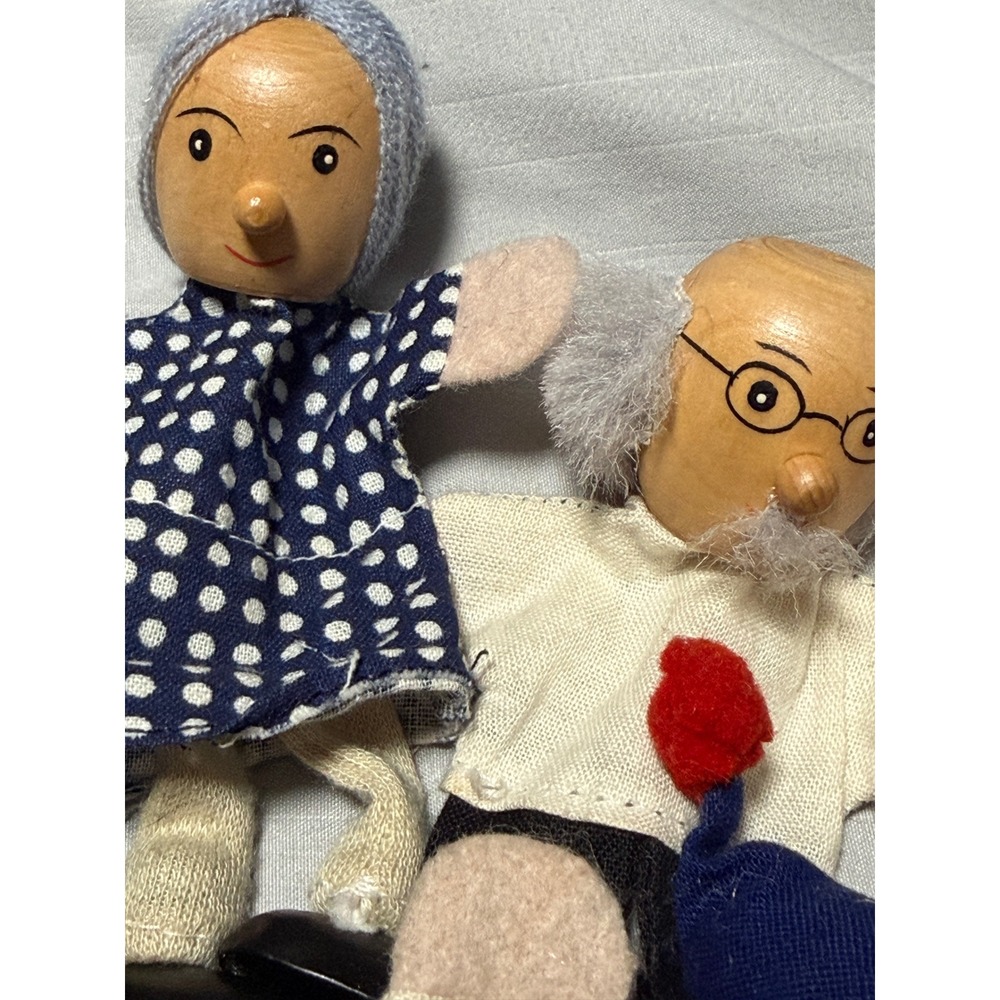 Vintage Wooden Head Hand-painted Finger Puppets Set of 7 Folk Art - Picture 3 of 10